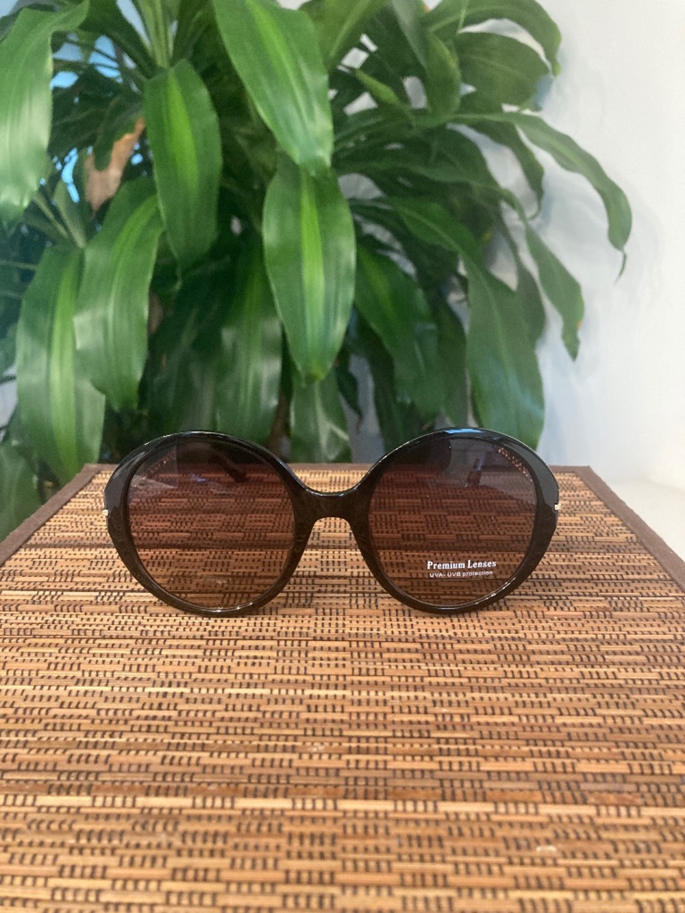 Round Sunglasses With Fixed Metal Chain Leg Detail (5627) Black